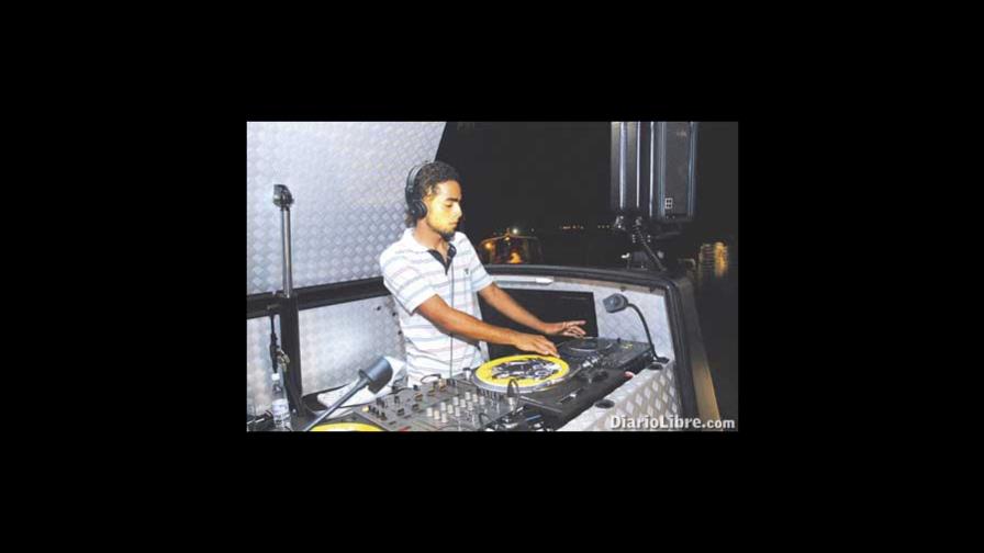 Saxofón y música electrónica en playa de Cabarete