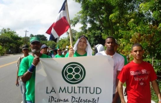 Jóvenes rinden homenaje a Manolo Tavarez Justo