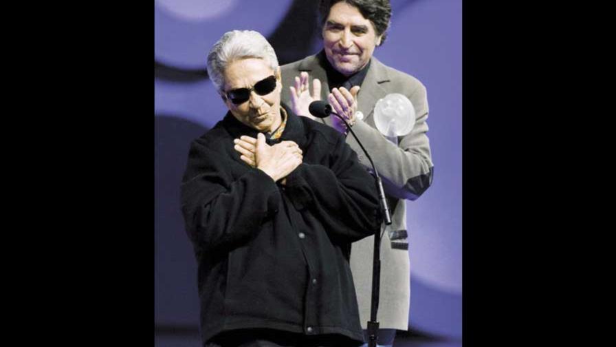 Sabina le entrega La Luna a Chavela