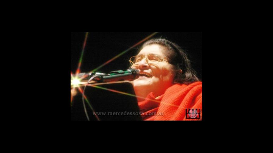 Mercedes Sosa continúa grave