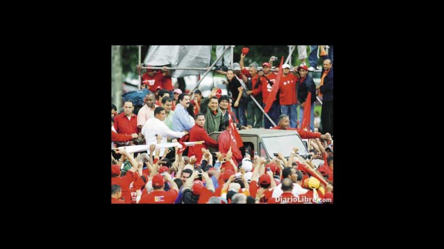 Chávez celebra una década en el poder Chávez celebra una década en el poder