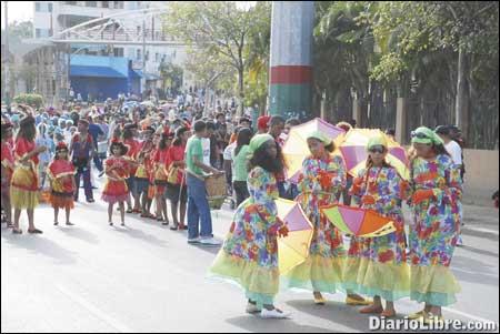 Comparsas tradicionales y populares - La tradición en un disfraz