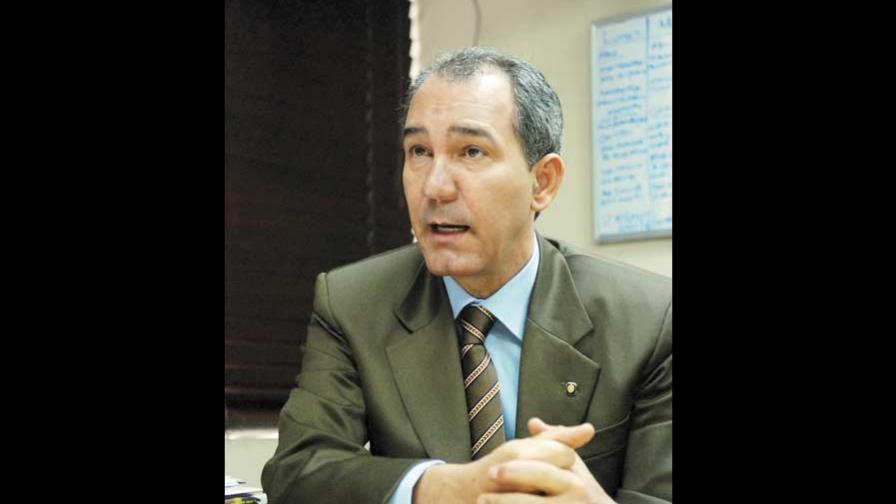 Por falsificar notas UASD bota empleado