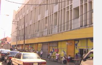 Encapuchados roban en La Sirena de la avenida Mella