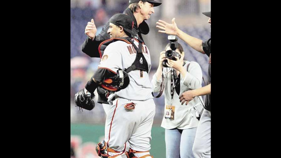 Randy Johnson se convierte en el 24to pitcher con 300 triunfos
