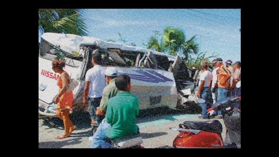 Cuatro muertos y 13 heridos accidente Baní