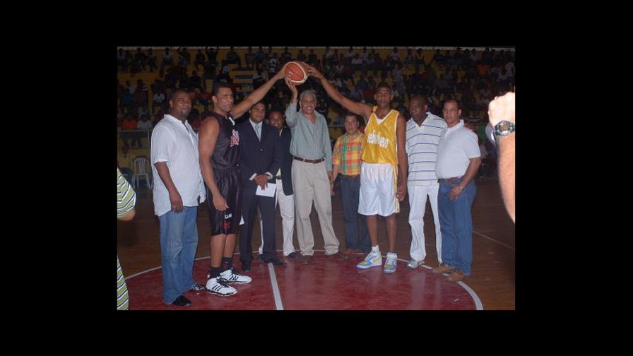 Ciro Pérez vence a Madre Vieja en baloncesto superior de San Cristóbal