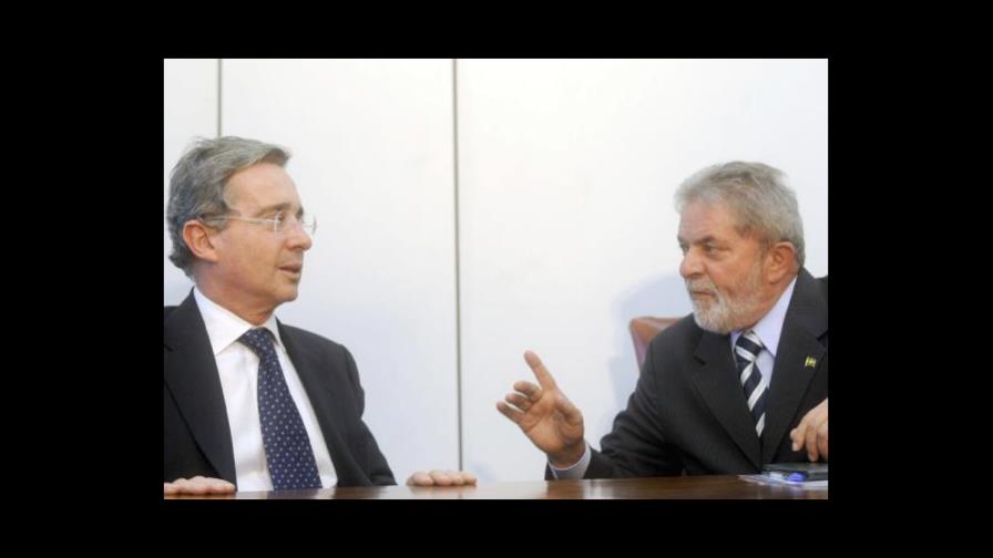 Uribe concluyó con Lula su gira para explicar el acuerdo con EE.UU. Uribe concluyó con Lula su gira para explicar el acuerdo con EE.UU.