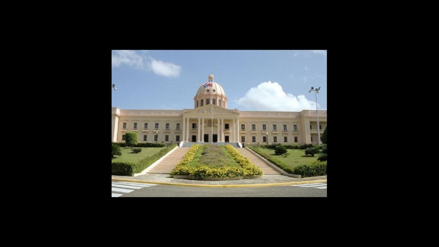 Leonel realiza inusual visita a Consultoría Jurídica del PE