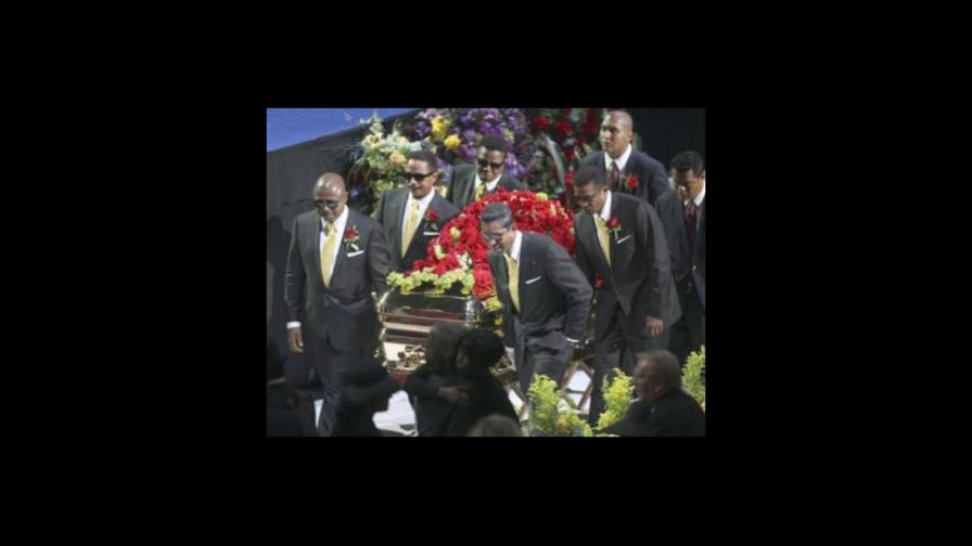 Continúa la confusión con el paradero del féretro de Michael Jackson