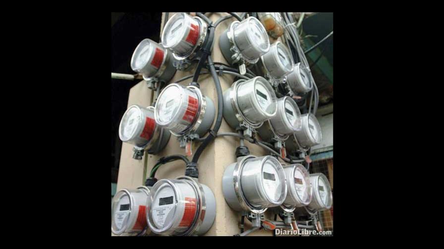 Gobierno sin salida para poner contadores a 1.6MM de hogares