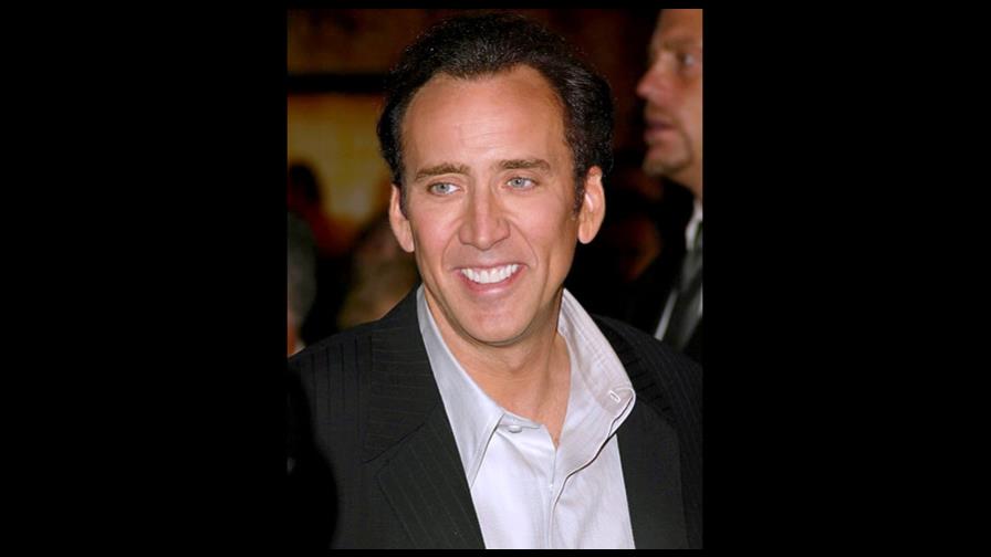 Ex novia de Nicolas Cage lo demanda por millones