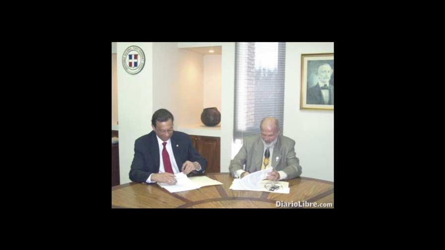 Unphu firma convenio con la Academia de Genealogía de RD Unphu firma convenio con la Academia de Genealogía de RD