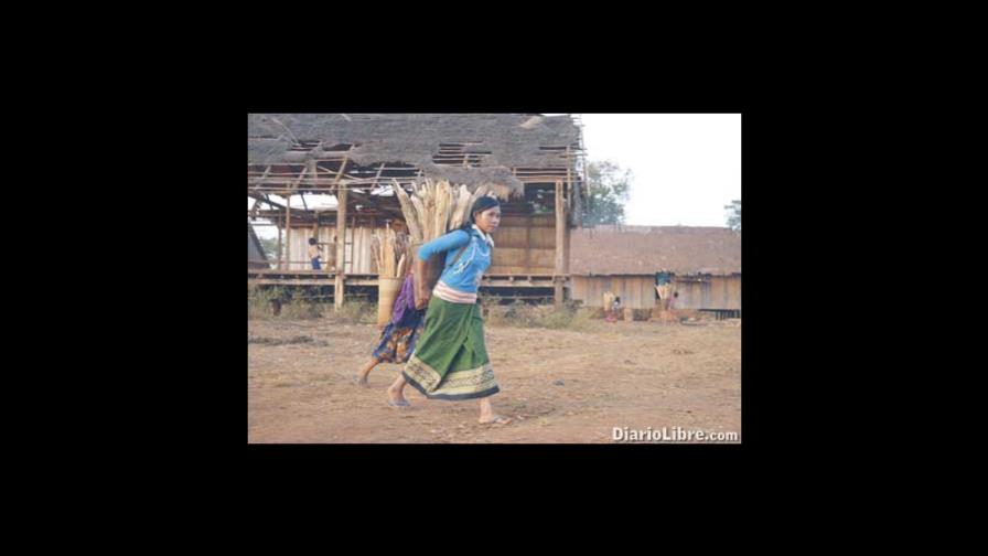 Tres etnias de Camboya viven en el Neolítico