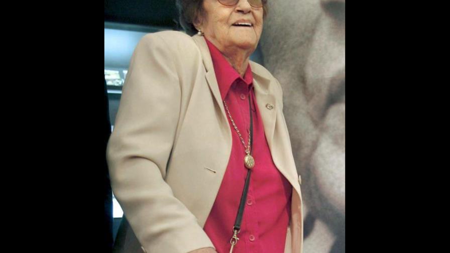 Muere escritora española Corín Tellado, emblema de la novela romántica