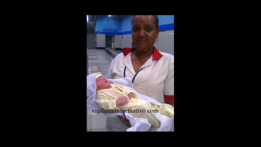 Mujer alumbró su tercer hijo en el Metro de Santo Domingo