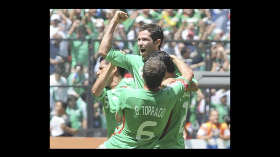 México vence 2-1 a EEUU y se mete en pelea para el mundial