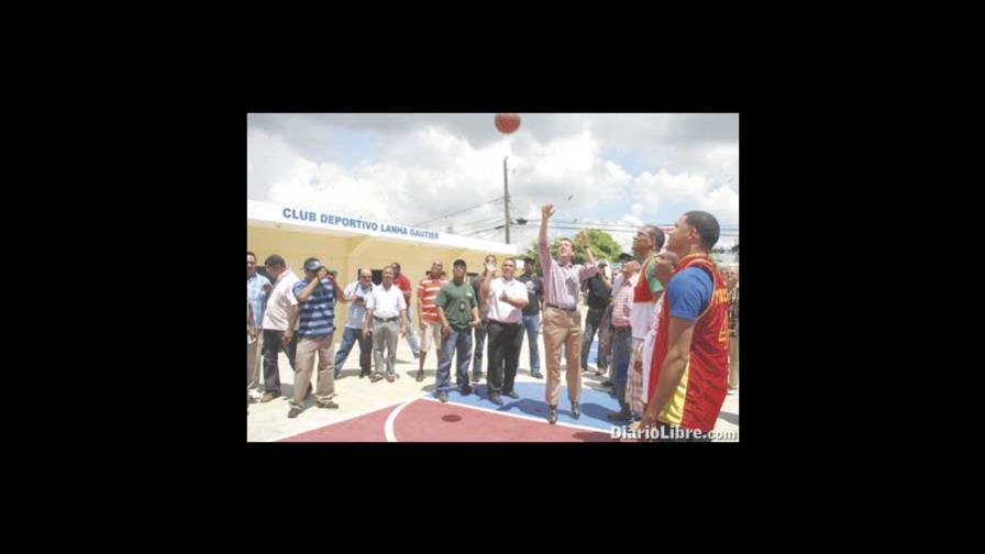Bisonó entrega remozadas instalaciones Lanha Gautier Bisonó entrega remozadas instalaciones Lanha Gautier