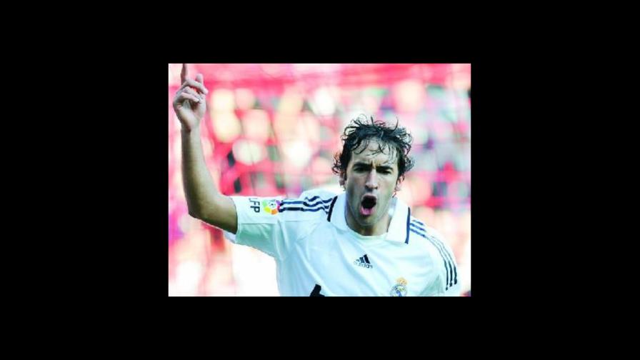 Real Madrid golea y Raúl supera a Di Stéfano Real Madrid golea y Raúl supera a Di Stéfano
