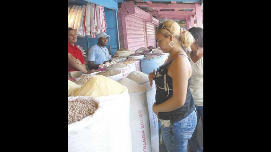 Plátano, arroz selecto y yuca suben desde Semana Santa