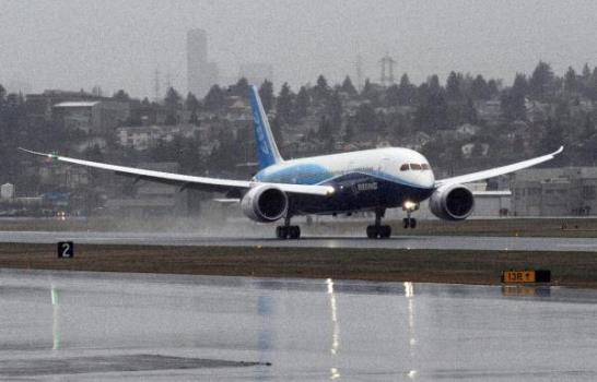 El Boeing 787 hace su vuelo inaugural