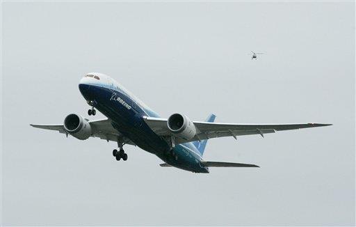 El Boeing 787 hace su vuelo inaugural