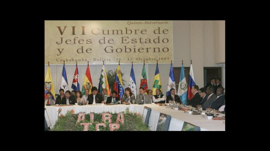 Correa alerta bases en Colombia y separatismo son parte de plan contra ALBA