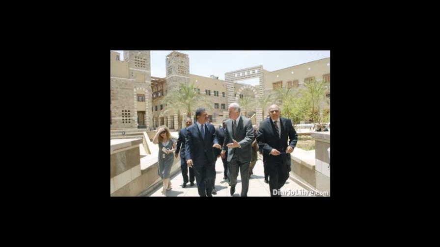 LF visita Universidad Americana de El Cairo
