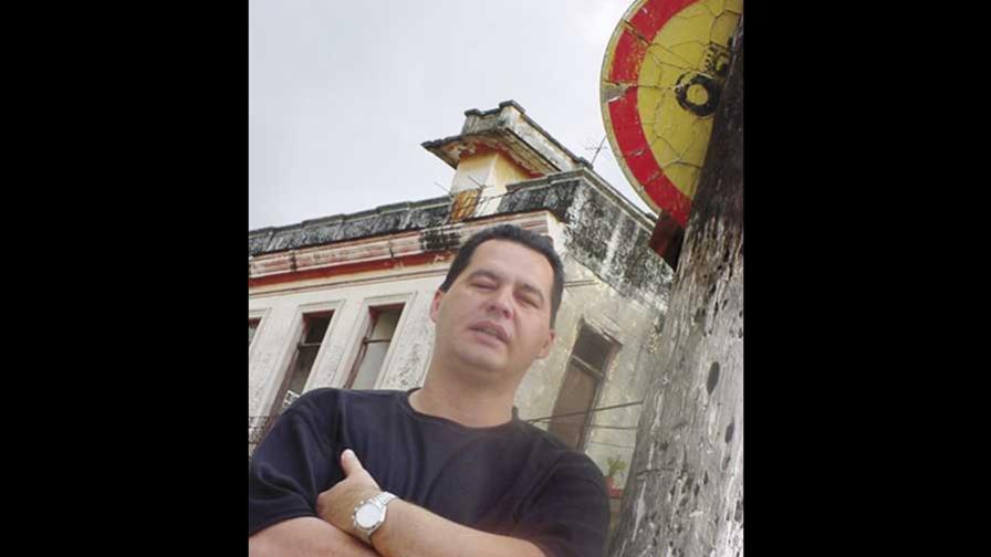 Agreden a escritor Ángel Santiesteban
