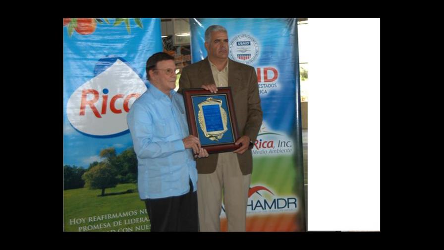 Melanio Paredes valora labor del Grupo Rica en la educación