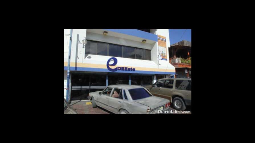 Encuesta dice EdeEste mejora servicio