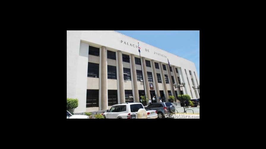 Acusan a pareja de estafar a 68 personas