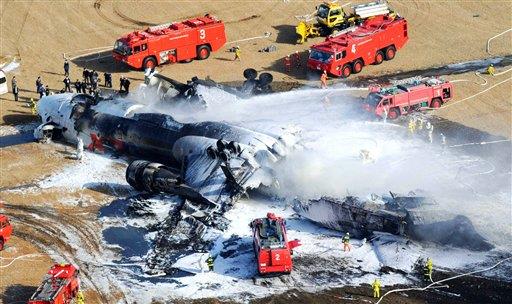 Avión de FedEx explota al aterrizar en Japón Avión de FedEx explota al aterrizar en Japón