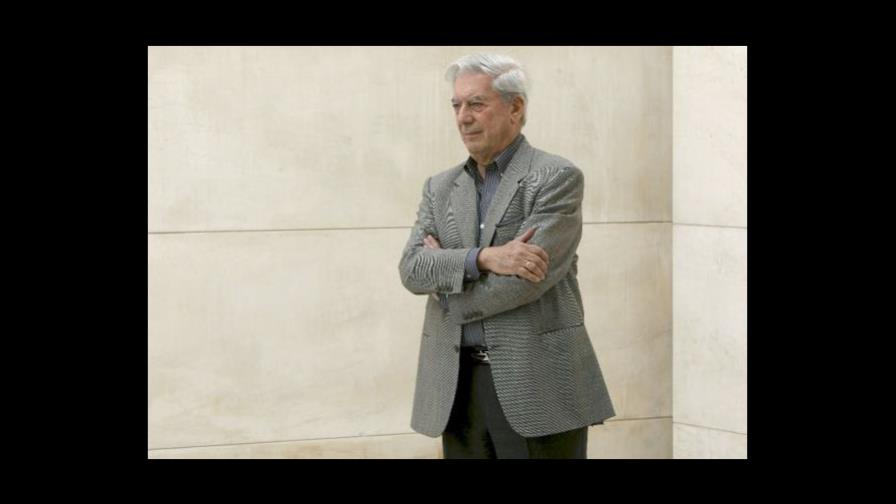 Vargas Llosa dedica el día del libro a Onetti en París