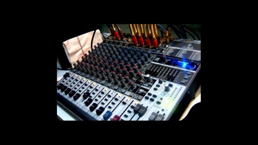 Sale al aire Acontecer Político para el público dominicana en Madrid