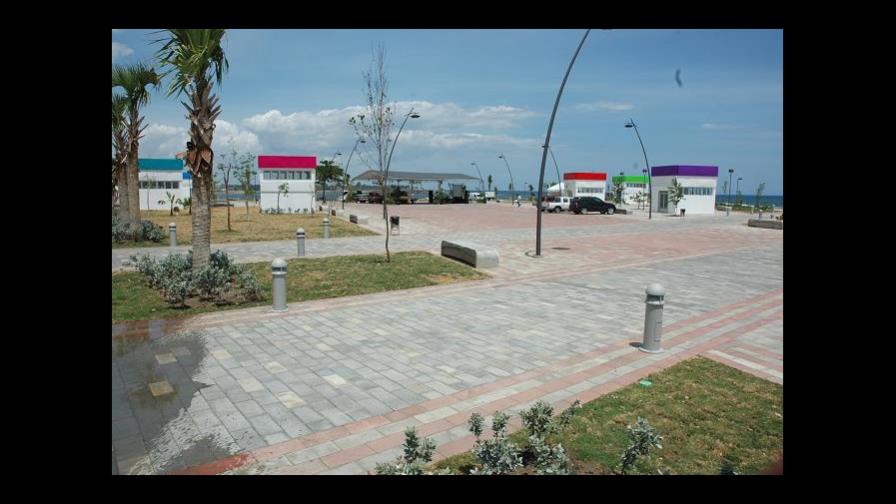Inauguran remodelada Plaza Juan Barón
