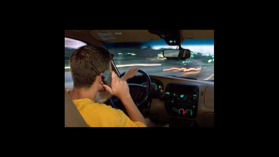 OMS relaciona el uso del teléfono móvil con el cáncer