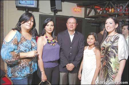 Tony Romas presenta ofertas en nuevo menú