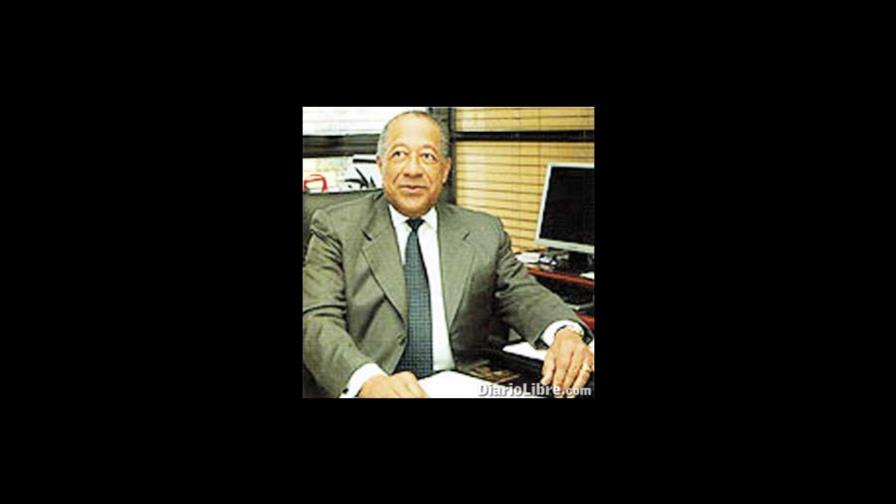 Jurista explica que no posee arma de fuego