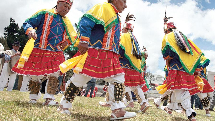 Indígenas en busca espacio