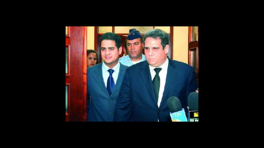 Detienen al cirujano Tapia Bueno tras este presentarse a la Fiscalía