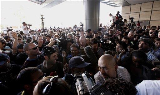 Fanáticos lloran a Michael Jackson