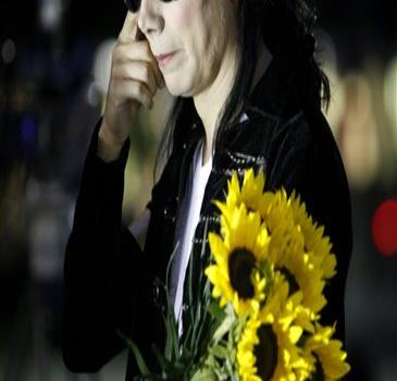 Fanáticos lloran a Michael Jackson