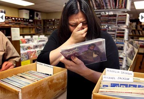 Fanáticos lloran a Michael Jackson