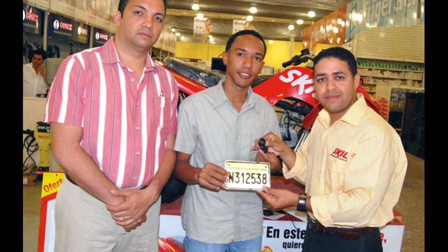 Entregan Four Wheel a ganador de sorteo Entregan Four Wheel a ganador de sorteo