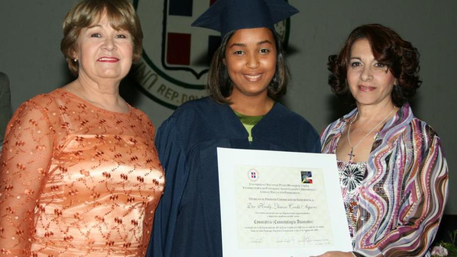 UNPHU realiza graduación curso Cosmiatría 2008-2009