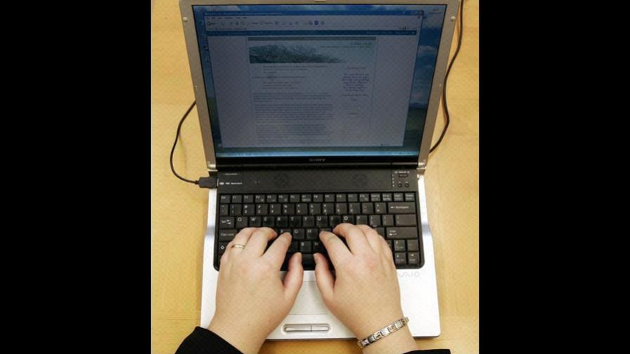 Alertan gripe porcina sea también un virus en Internet