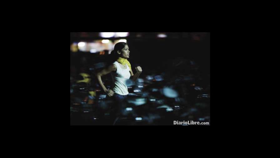 Woody contrata a Freida Pinto