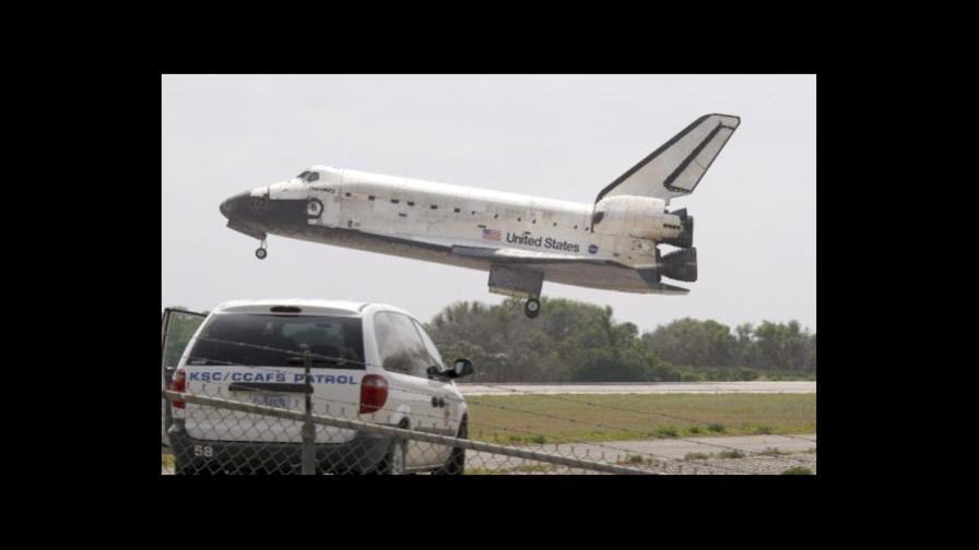 El Discovery aterriza tras completar misión de 13 días