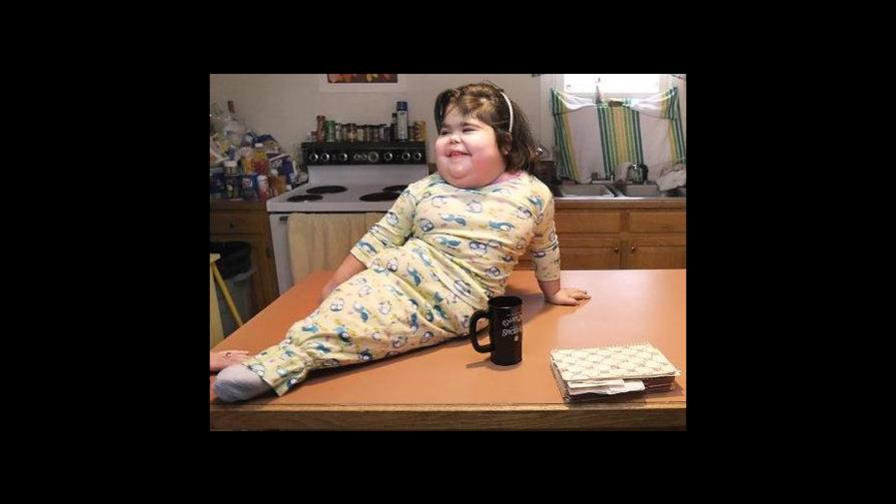 Muere la niña sirena estadounidense a los 10 años de edad